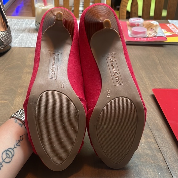 Red American eagle shirt heels - Picture 3 of 4